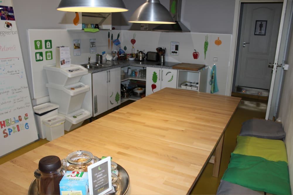 kitchen of sleep green hostel barcelona